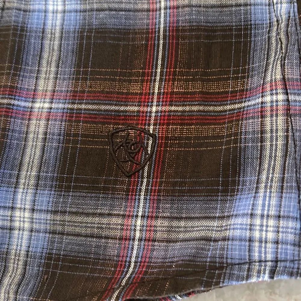 ARIAT Fitted Plaid Cowboy Shirt - Picture 8 of 9